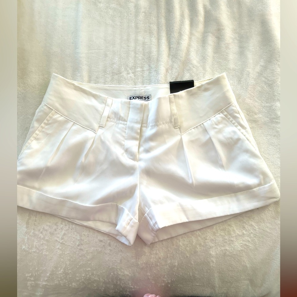 Express White Dress Trouser Shorts. NWT. Size 0.